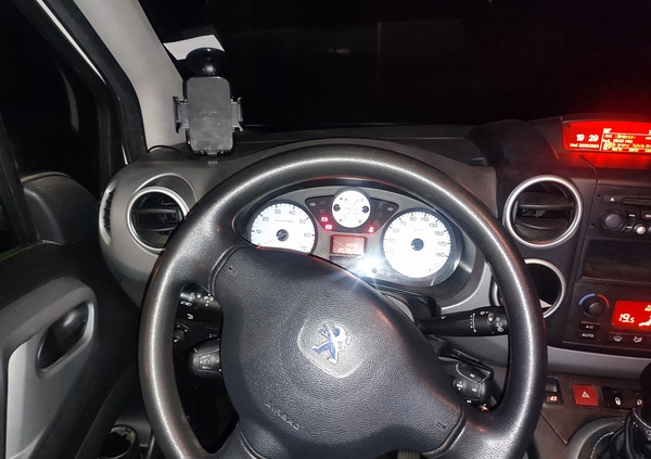 Peugeot Partner cena 39999 przebieg: 208000, rok produkcji 2016 z Proszowice małe 529